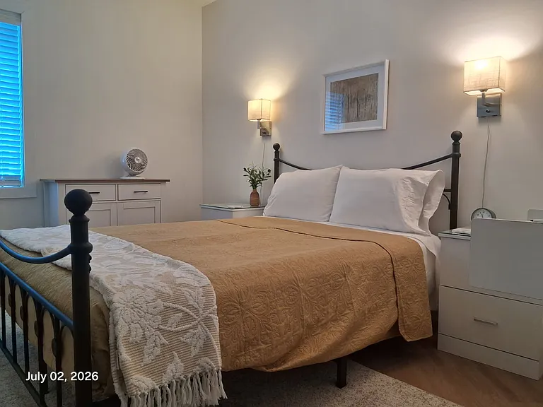 Queen bed