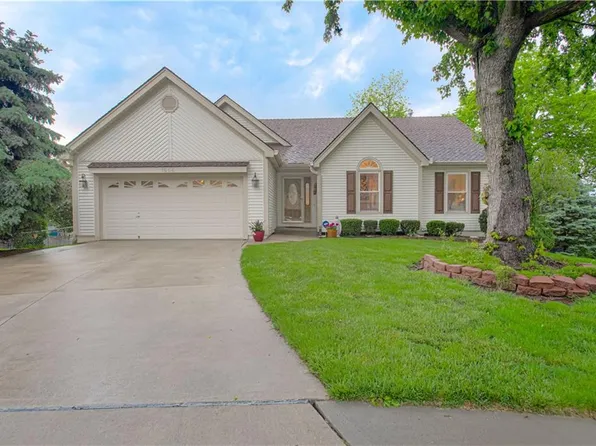 1654 N Sunset St, Olathe, KS 66061