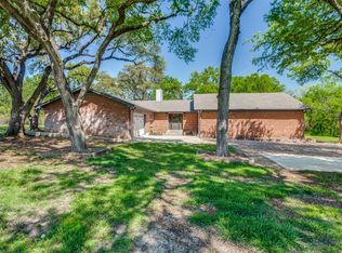 2113 Adams Ln S, Azle, TX 76020