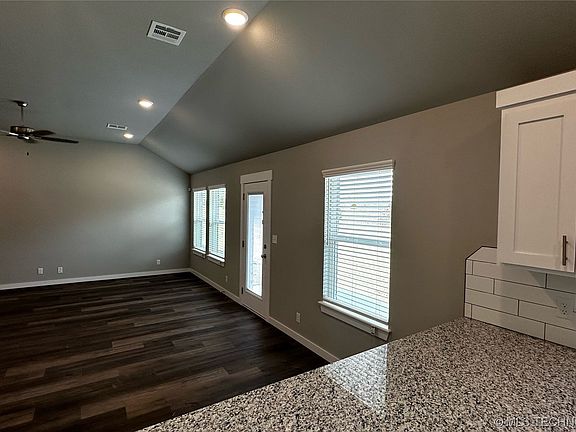 5th image of 15003 S Poplar Pl E