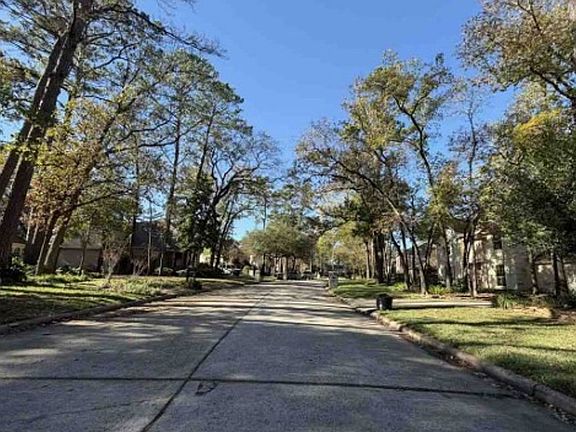 Exterior Neighborhood (street photo)