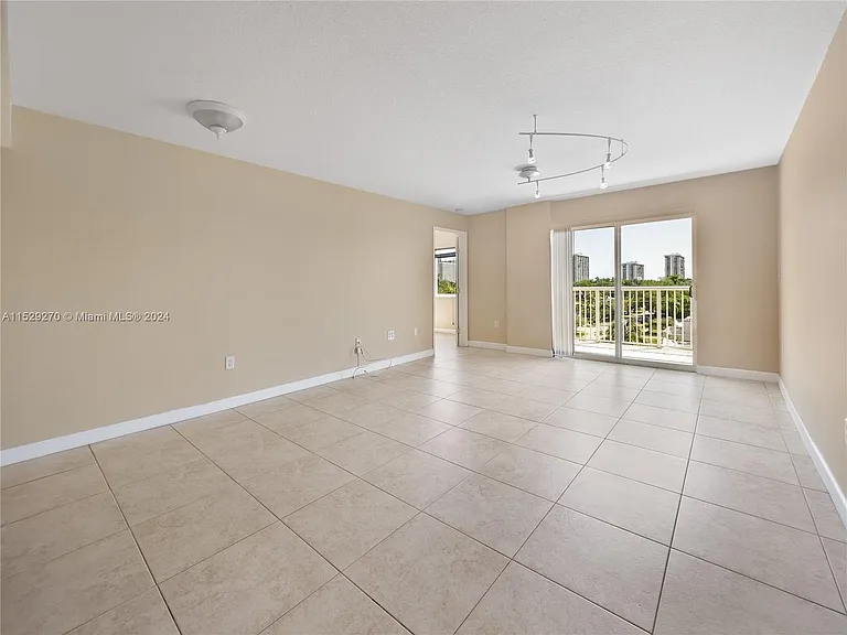 280 SW 20th Rd #702 — Photo 7