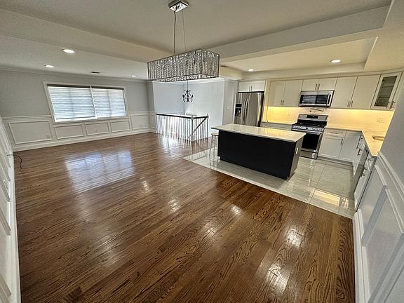 2nd image of 32 Tanglewood Dr