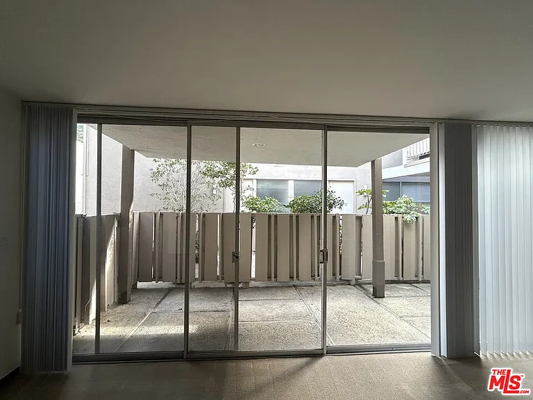 833 Moraga Dr #6 — Photo 1