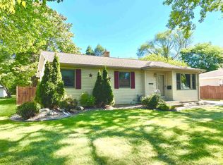 609 Clover Ln, Green Bay, WI 54301