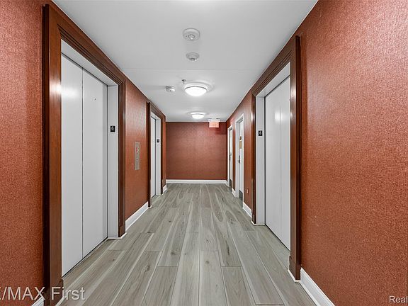 3rd image of 1001 W Jefferson Ave #6B