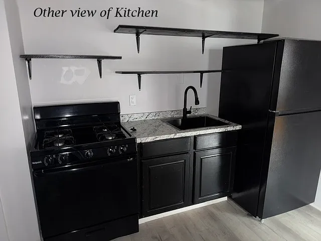 417 W Market St — Photo 4