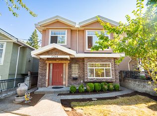 7268 1st St, Burnaby, BC V3N3S6