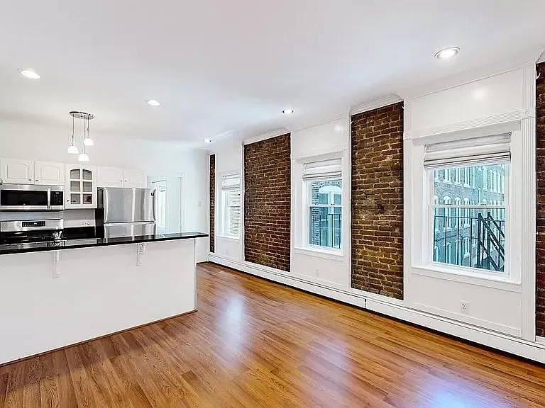 84 Prince St — Photo 3