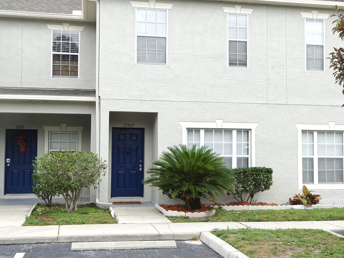 3b / 2.5 bath townhome in gated community — Photo 2