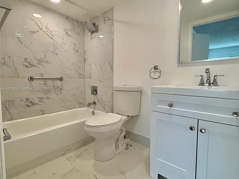 20761 NE 4th Pl #104 — Photo 9