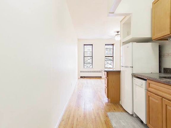 4th image of 276 7th Ave #1E