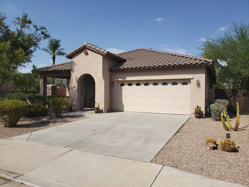 208 E Caribbean Dr