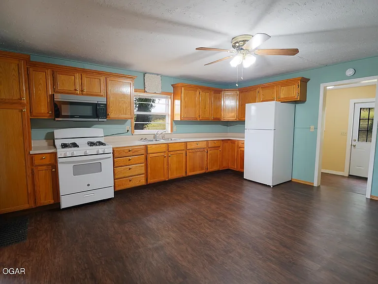 2720 Douglas Fir Rd — Photo 5