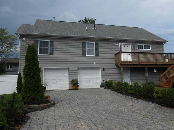 4th image of 97 Adriatic Ave