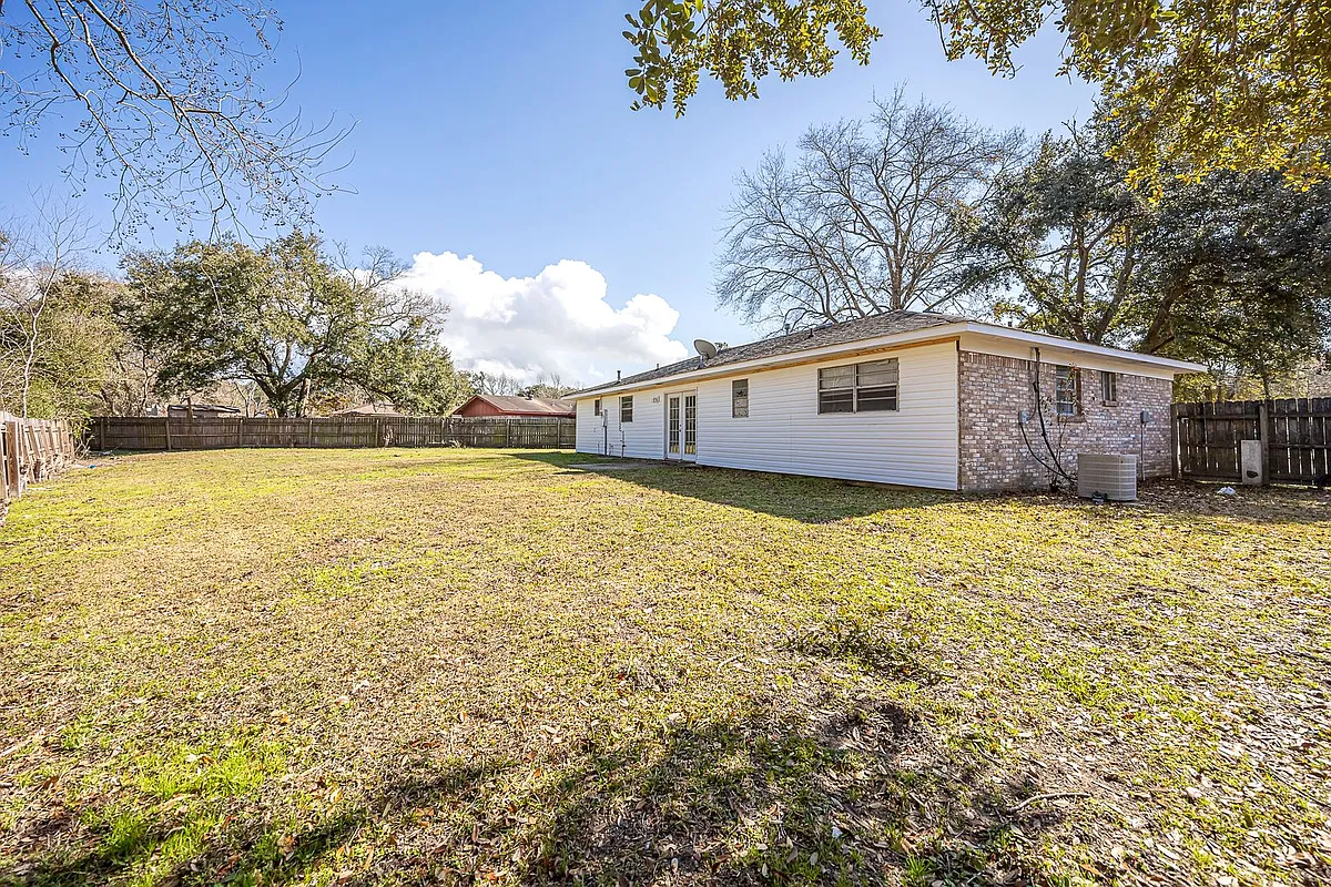 Building Photo - 5019 Cambridge Dr