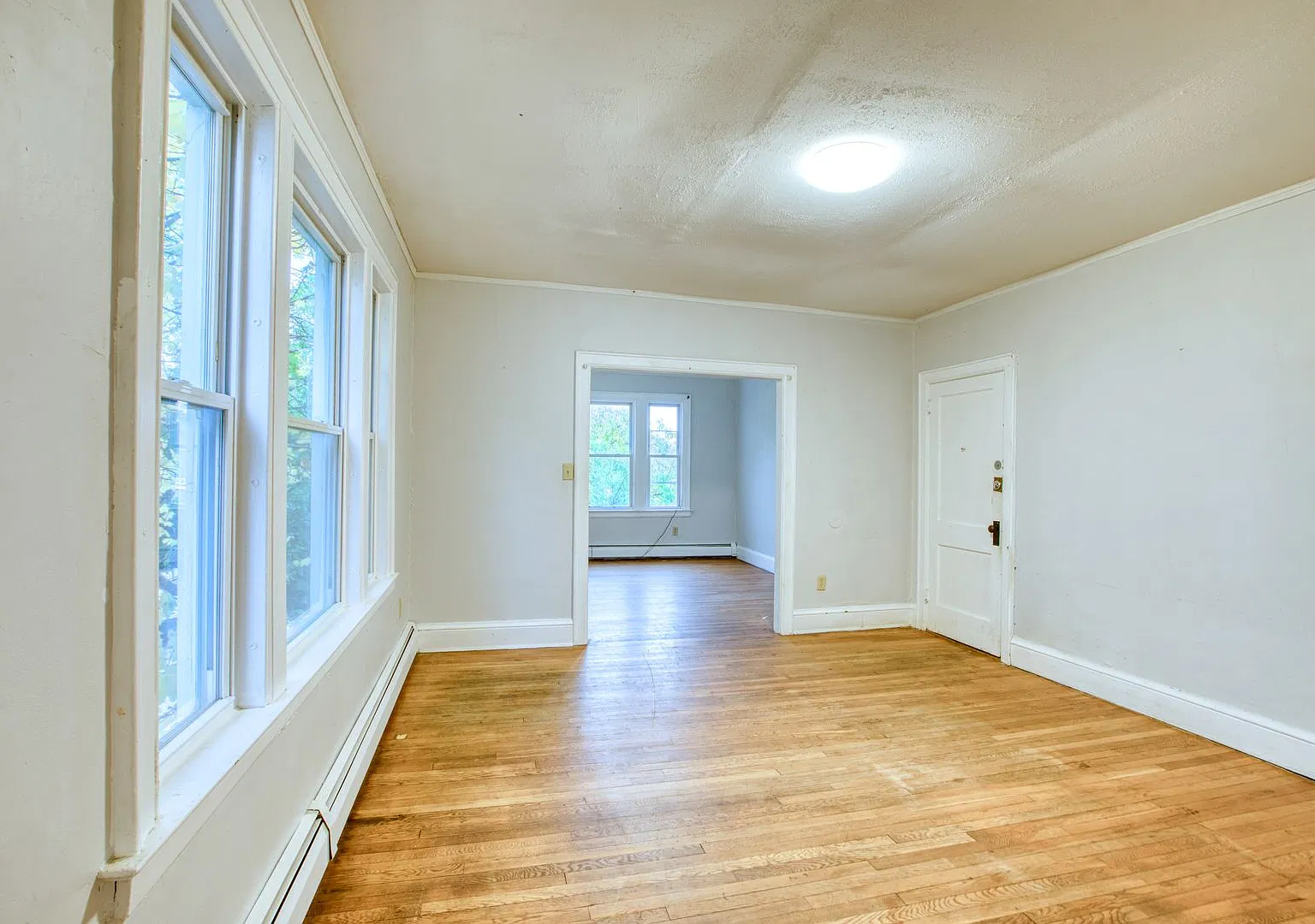Newly Remodeled Spacious 3 Bedroom Apartment — Photo 1