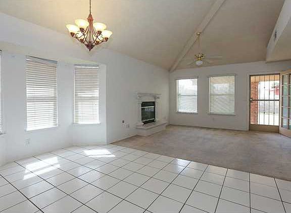 4th image of 10763 Sugarland Dr
