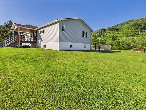 2nd image of 2292 Sartwell Creek Rd