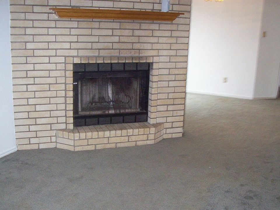 2nd image of 2016 Ramada Dr