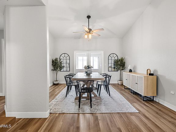 4th image of 1202 E GREENWAY Circle