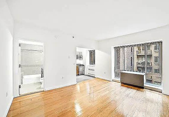 5th image of 225 W 22nd St #7Y