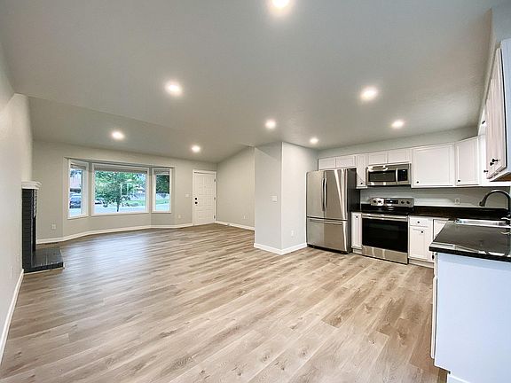 Kitchen and living space open floorplan. Pocket Properties 208-606-0018