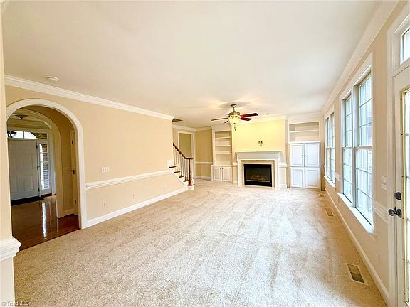3rd image of 413 Susanna Dr