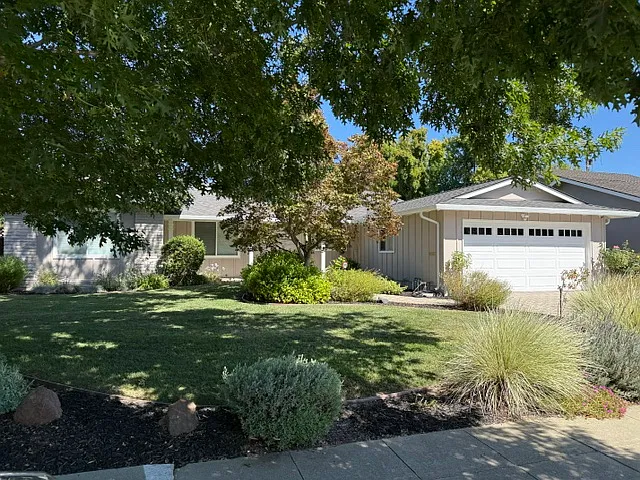 3415 Woodstock Ln — Photo 2