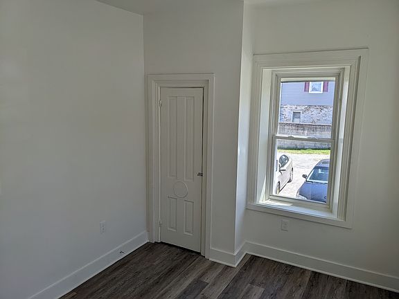 Bedroom 2 (second floor)