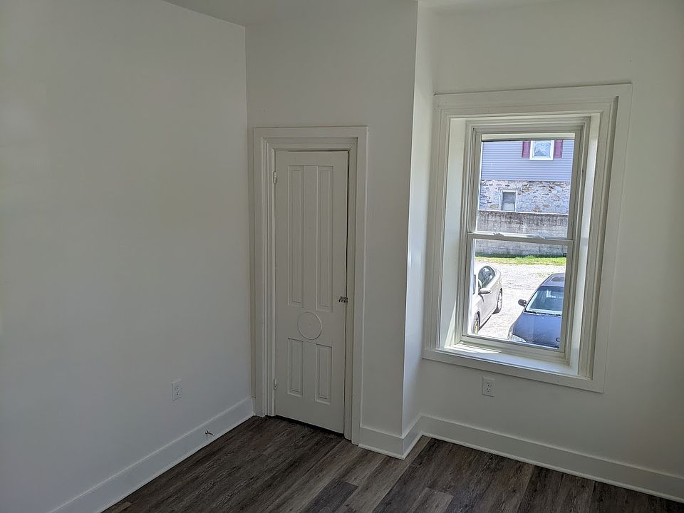 Bedroom 2 (second floor)