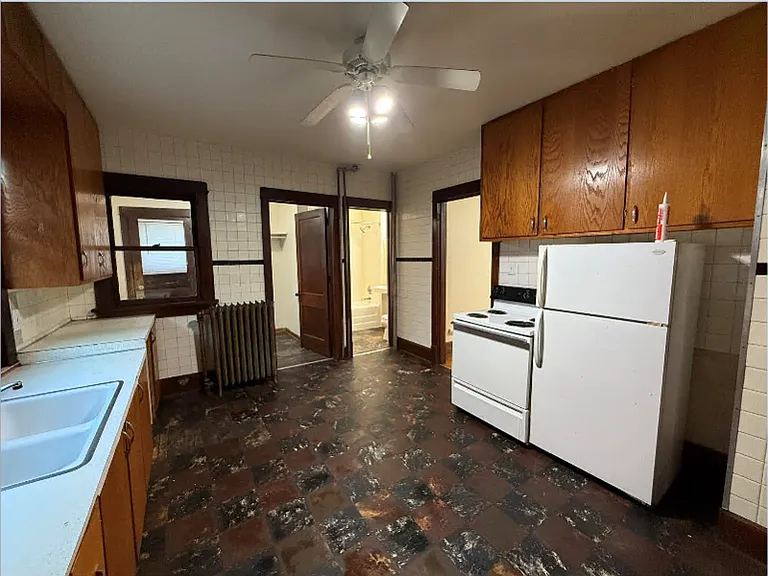 1975 E Washington Ave #1B — Photo 6