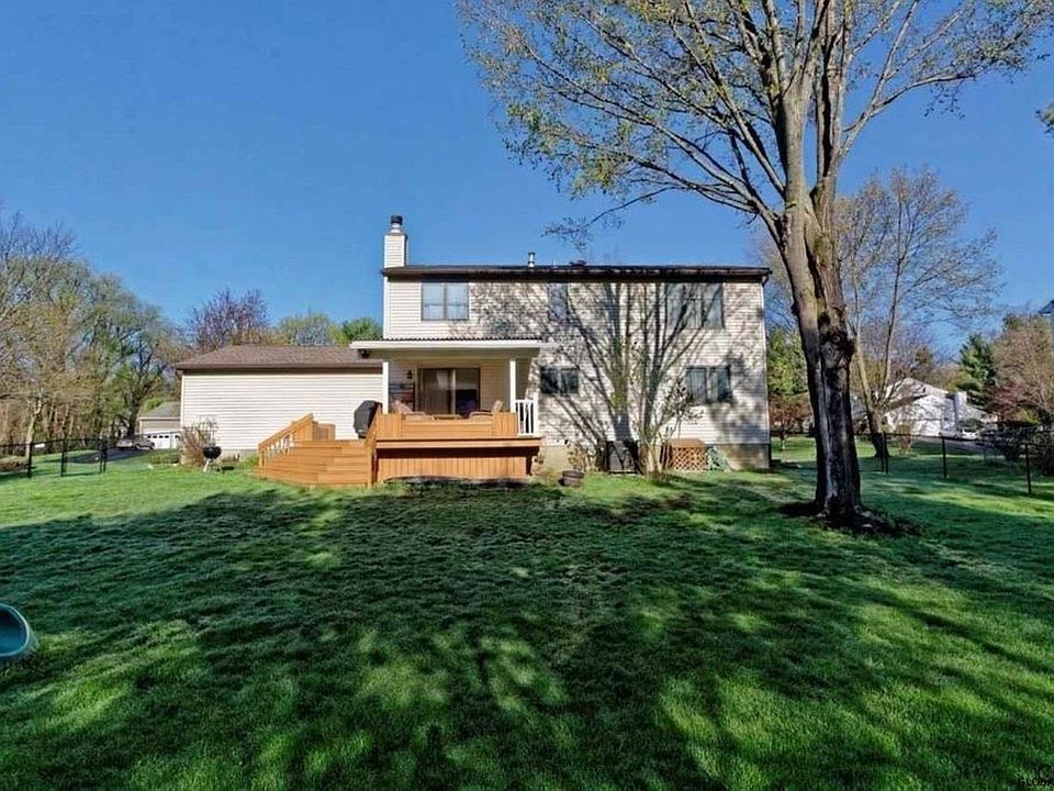2nd image of 830 Huntingdon Dr