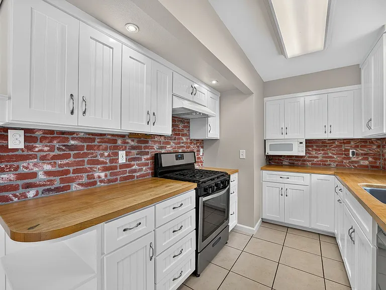 9838 Argyle Dr — Photo 3