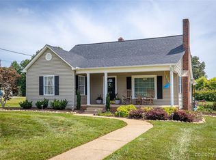 210 Woodlawn Dr, Connelly Springs, NC 28612