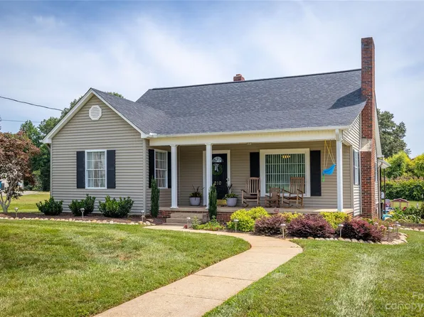 210 Woodlawn Dr, Connelly Springs, NC 28612