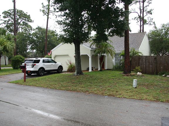 3rd image of 522 Goldenwood Way