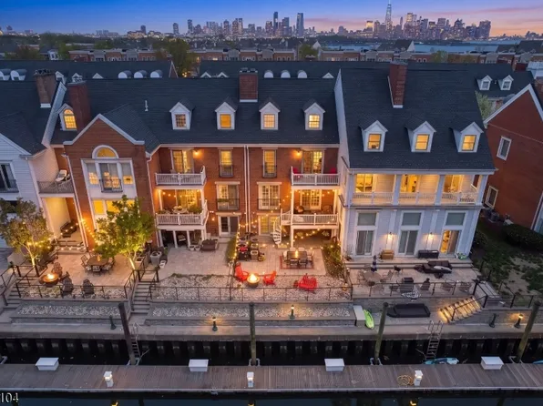 26 Half Moon Isle, Jersey City, NJ 07305