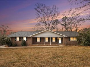 401 Lakeshore Dr, Fayetteville, GA 30214