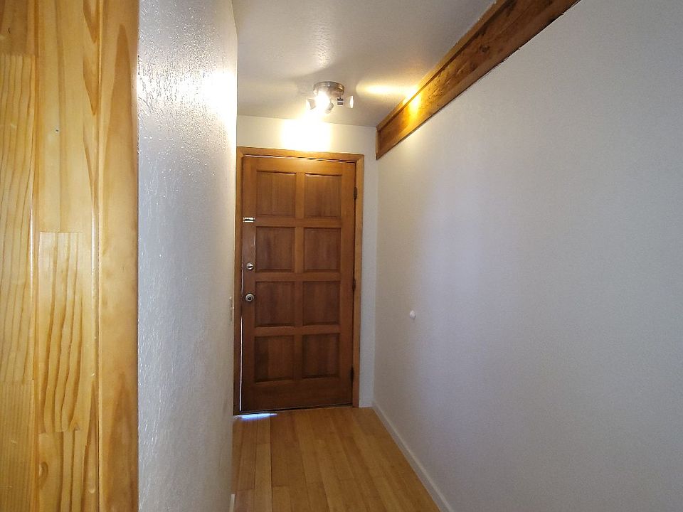 Entry hall. A bedroom on each side of the hall.