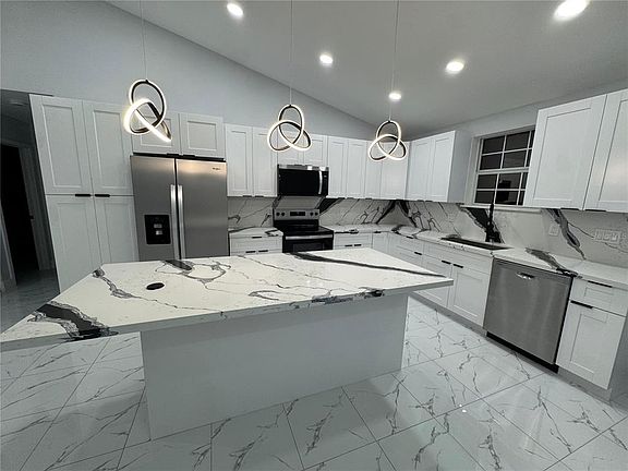 4th image of 2555 W Taunton Rd
