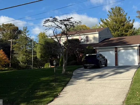 2821 Village Green Ln, Norristown, PA 19403