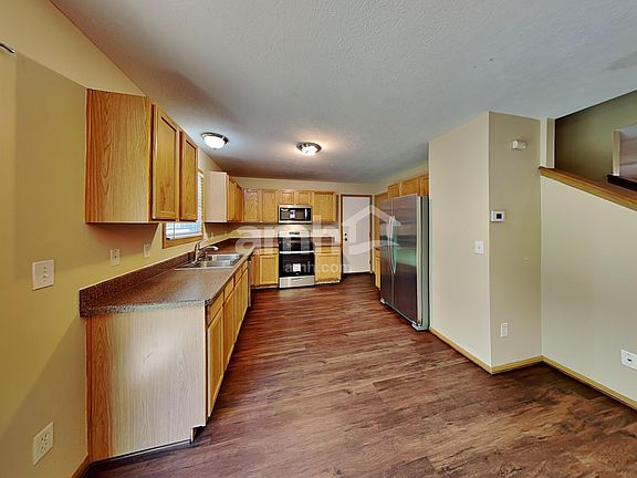 3rd image of 7985 Headwater Dr