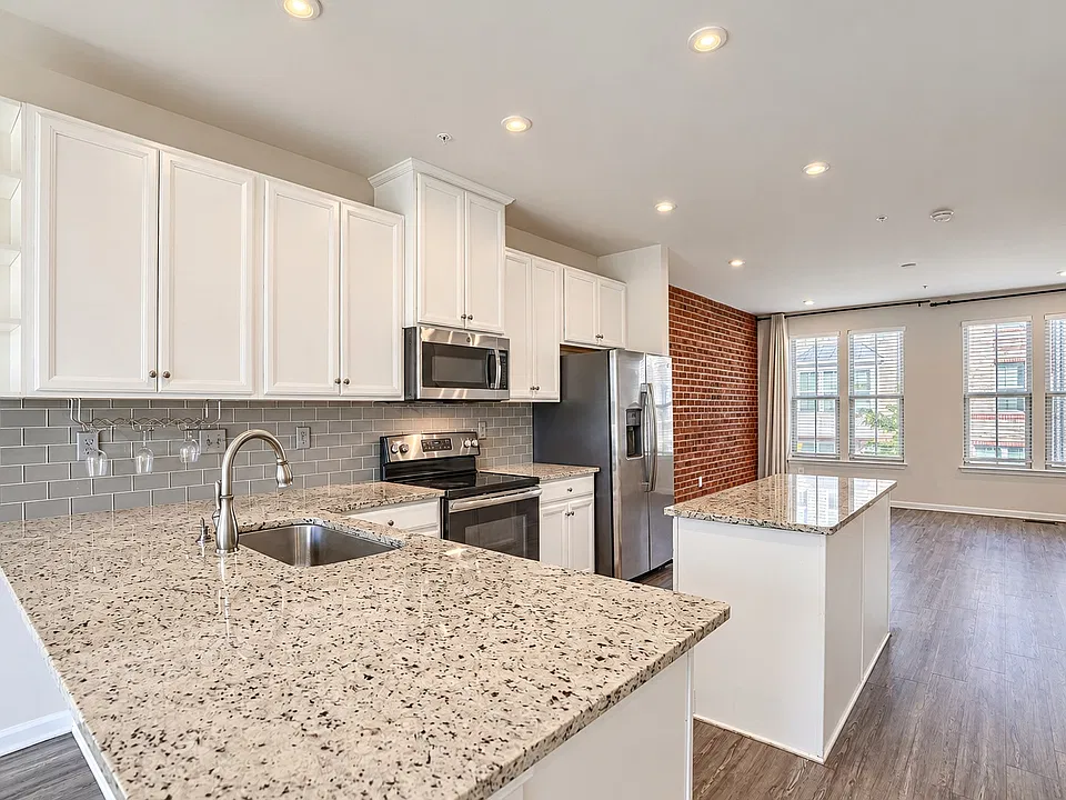 204 S Macon St