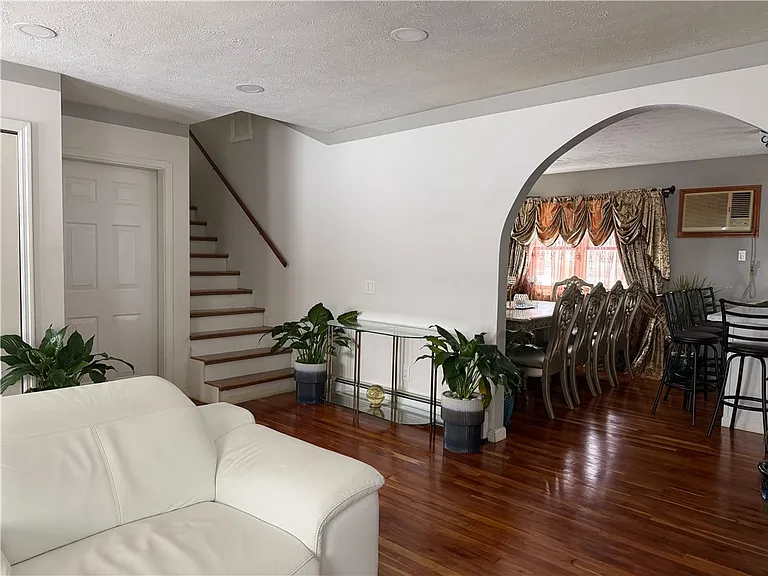 112 Central Dr — Photo 13