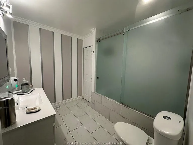7929 Hawthorne Dr — Photo 31