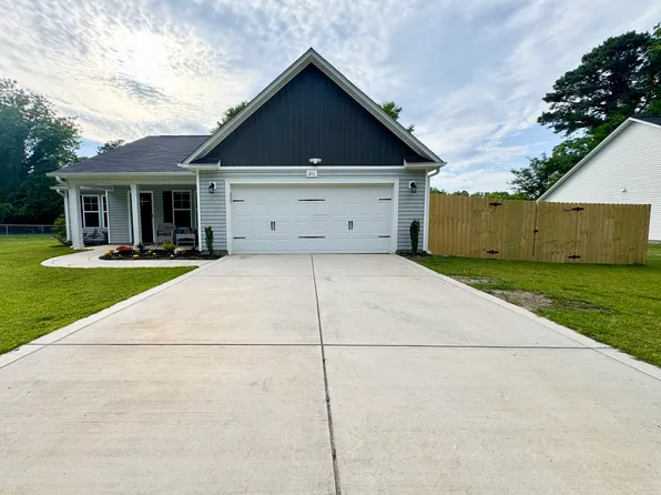 211 Railroad St, Parkton, NC 28371