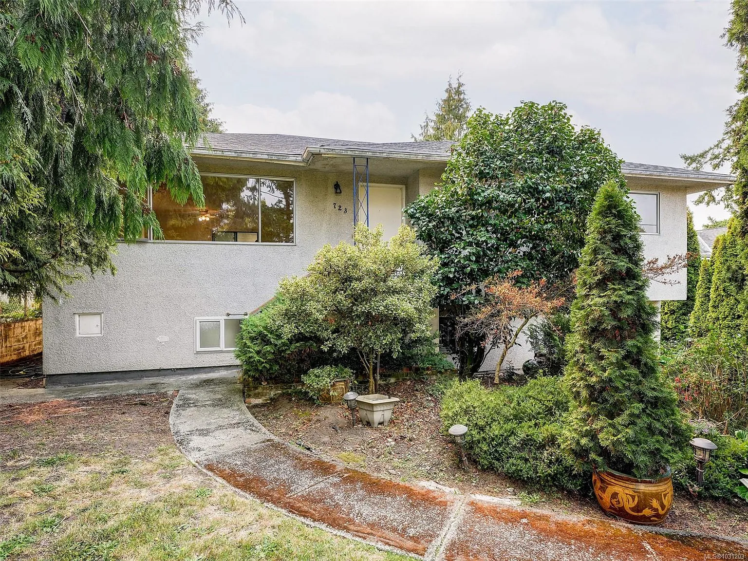723 Genevieve Rd photo 1