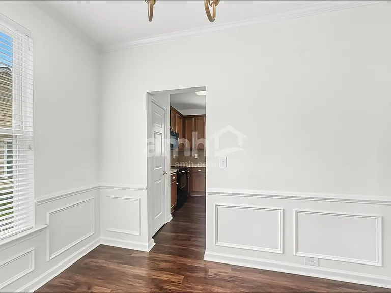 5 Phaeton Ave — Photo 6