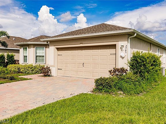 3rd image of 2700 Loreto Ct
